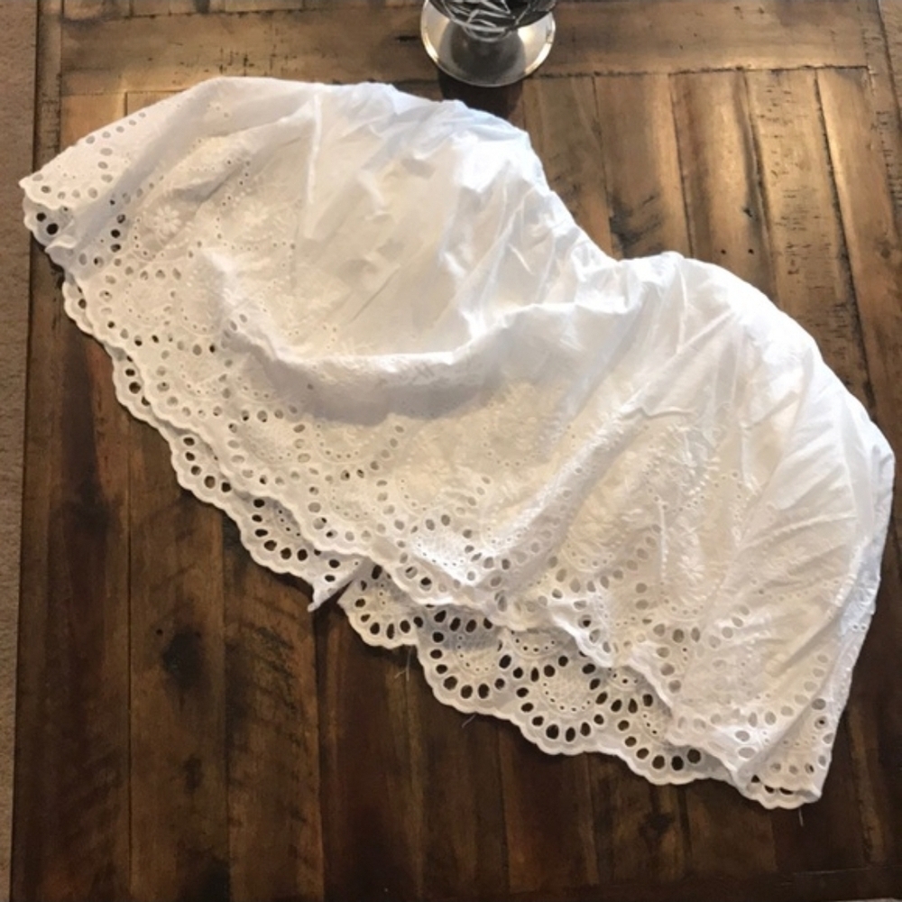 Lulu's White Eyelet Crop Top L